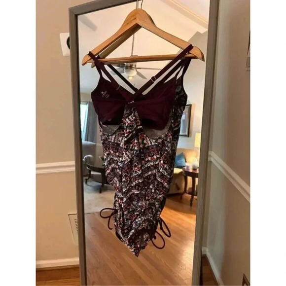 Athleta One Piece Side Ruched 32DDD One apiece Swinsuit Burgandy Floral - Picture 2 of 6